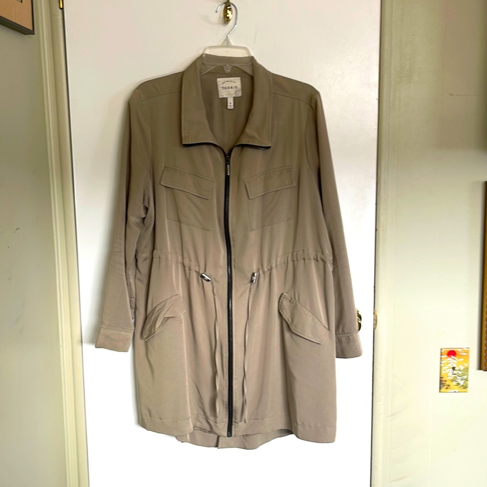Nice cinch waist jacket. Dress it up or down.